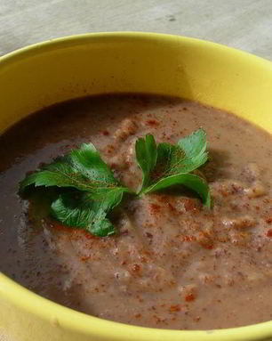 Суп-пюре из красной фасоли с сельдереем и чили