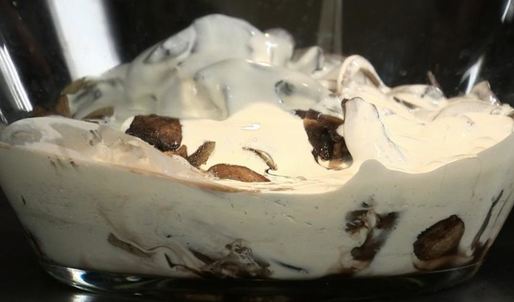 суп-пюре из шампиньонов с сухариками