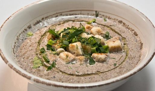 суп-пюре из шампиньонов с сухариками