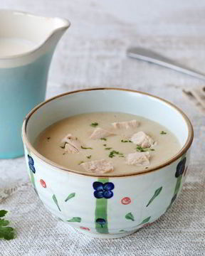 Суп-пюре из цесарки с зеленой заправкой