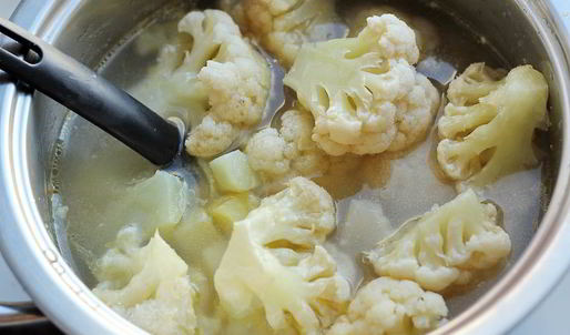 суп-пюре из цветной капусты с гренками