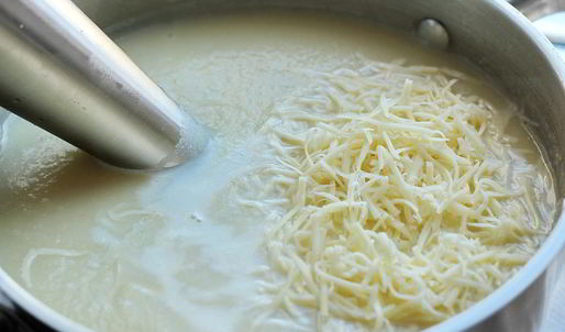 суп-пюре из цветной капусты с гренками