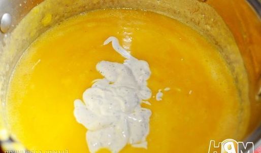 суп-пюре из тыквы с тахиной