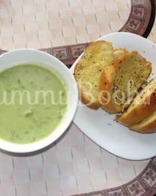 Суп-пюре из зеленого горошка и ароматный хлеб с травами