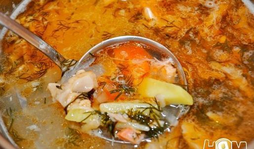 суп-пюре с красной рыбой, картофелем и укропом