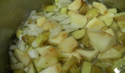 свекольный суп-пюре с яблоком и тимьяном