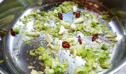 тыквенный суп-пюре с нутом и креветками