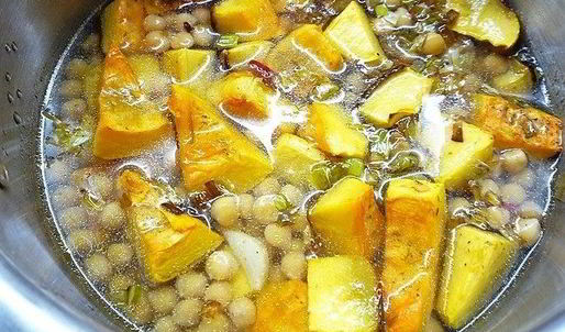 тыквенный суп-пюре с нутом и креветками