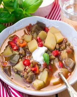 Суп с баклажанами, чечевицей и помидорами