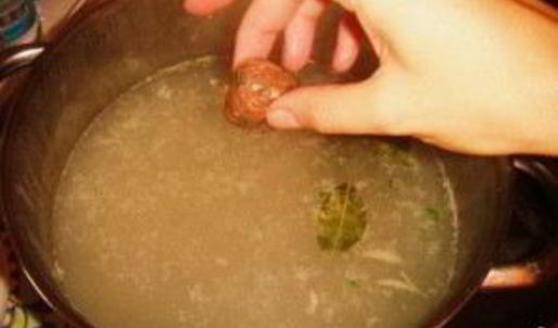 суп с фрикадельками и томатной пастой