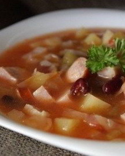 Рецепт супа с консервированной фасолью и колбасками
