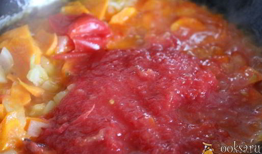 суп с куриными фрикадельками, свекольными листьями и перловкой