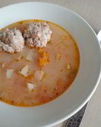 Сырно-чесночный суп с фрикадельками