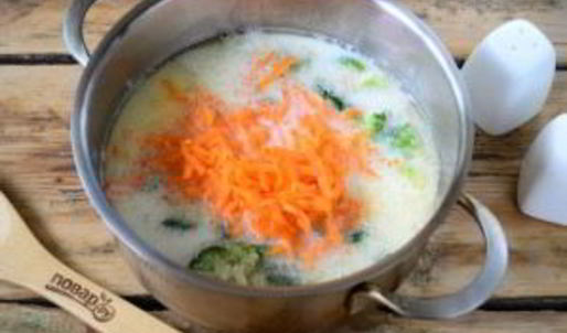 сырный суп с брокколи в булочках