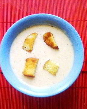 Сырный суп с гренками