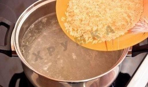 сырный суп с курицей и плавленным сыром и рисом