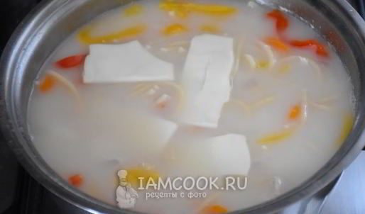 сырный суп с курицей и вермишелью
