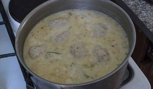 сырный суп с рисом и куриными кнелями