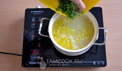 сырный суп с зеленым горошком