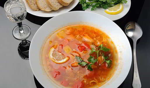 острый рыбный суп — уха с венгерским акцентом