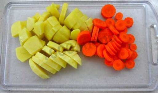 рыбный суп уха из речной рыбы