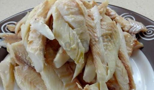 рыбный суп уха из речной рыбы