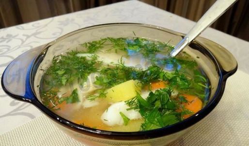 рыбный суп уха из речной рыбы