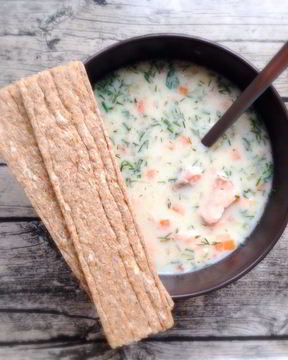 Сливочная уха с двумя видами рыбы