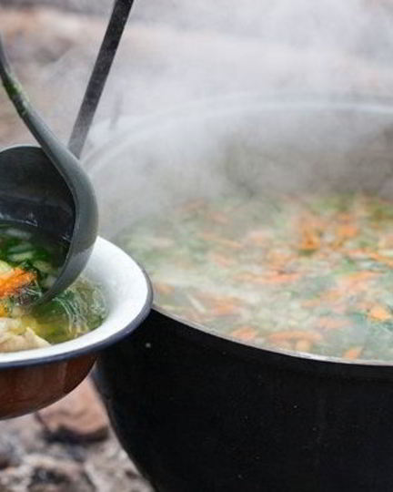 Рецепт ухи из форели на костре