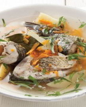 Уха из речной рыбы с корнем пастернака