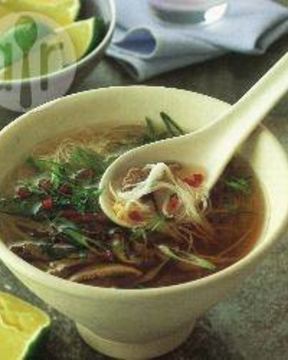 Вьетнамский суп Фо Бо с лапшой