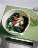 Зеленый суп со шпикачками