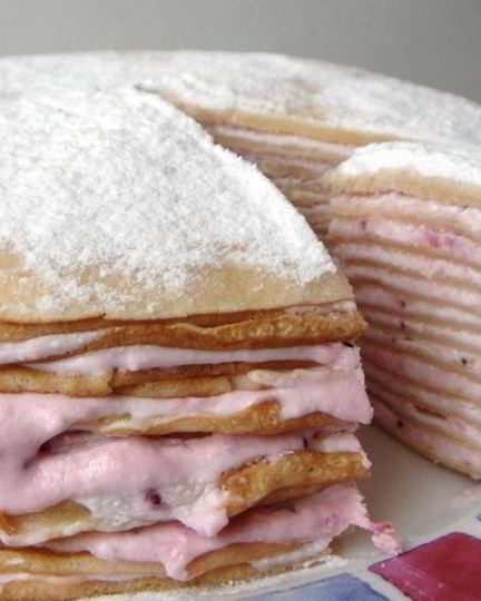 Рецепт блинчиков с творогом и клубникой