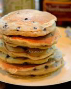 Блины на кефире с ягодой