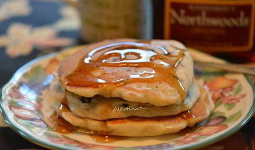 блины на кефире с ягодой