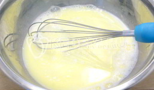 блины на сливках с творогом и клубничным джемом