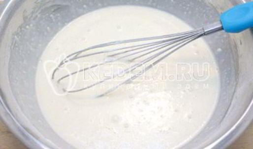 блины на сливках с творогом и клубничным джемом