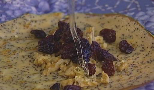 венгерские маковые блины с изюмом и грецкими орехами