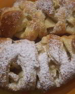 Булочки-косички с яблоками