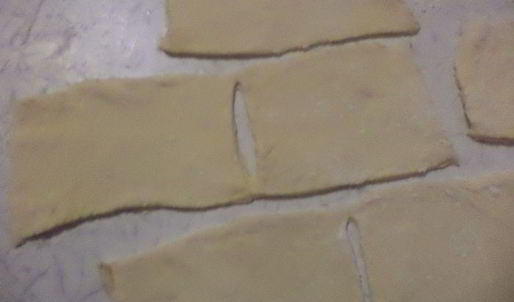 булочки-косички с яблоками