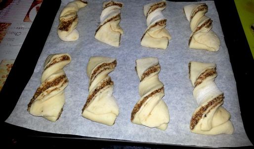 булочки с грецкими орехами и корицей