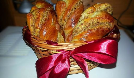 булочки с грецкими орехами и корицей