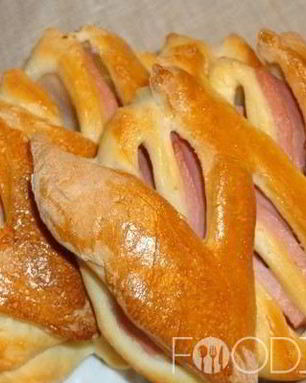 Булочки с колбасой