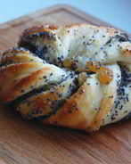 Булочки с маком и изюмом