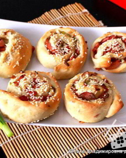 Рецепт булочек с сосиской