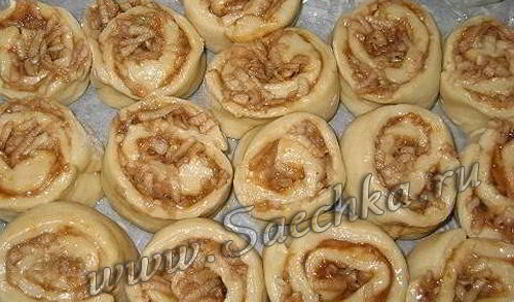 булочки с яблоками