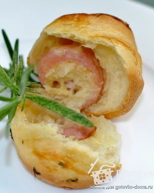 Чесночно-розмариновые булочки с беконом и сыром