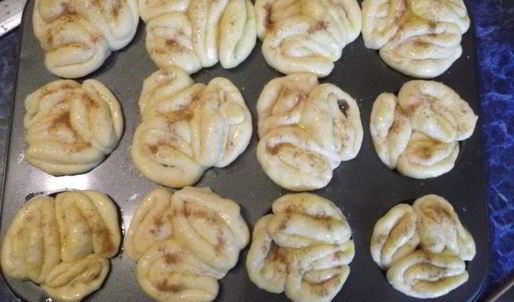 дрожжевые коричные булочки