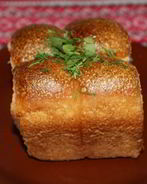 Дрожжевые пампушки с чесночным соусом