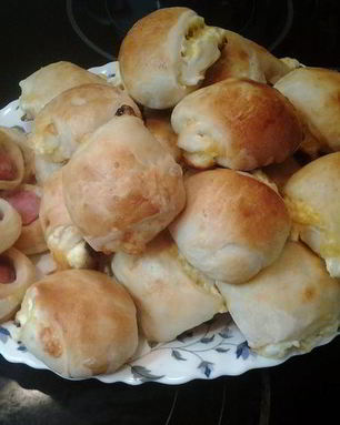 Кефирные булочки с брынзой